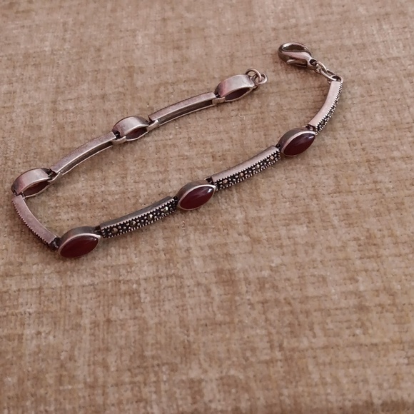 925 A Silver Marcasite Oval Garnet Bracelet - Picture 7 of 7
